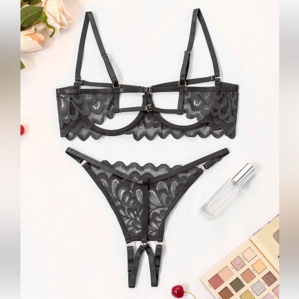6/$28❗️ Black floral open lace lingerie set